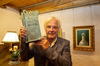 Maler und Zeichner Michael Sowa erhält e.o.plauen-Preis - Der Berliner Maler und Zeichner Michael Sowa hat am Samstag den mit 5000 Euro verbundenen e.o.plauen-Preis der Stadt Plauen und der e.o.plauen-Gesellschaft erhalten.