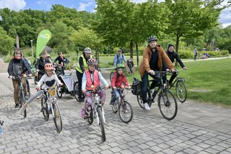 „Man ist immer ein Störfaktor auf der Straße“: Wie Radfahren in Zwickau familienfreundlicher werden soll - Radfahrerinnen und Radfahrer forderten am Samstag in Zwickau bessere Bedingungen.