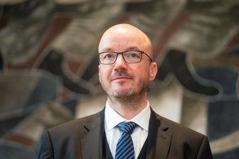 „Man schaut sich erst einmal um, bevor man sich zu Präsident Trump äußert“: Wie Sachsens Landesbischof seine Reise in die USA erlebte - „Das macht mich nachdenklich“: Landesbischof Tobias Bilz über Eindrücke aus Amerika.