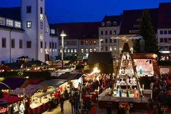 "Mancher Besucher wird seine Stammhütte nicht finden" - Der letzte Christmarkt vor der Coronakrise fand 2019 statt. Damals war der Obermarkt dicht an dicht mit Buden gefüllt.