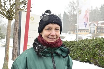 „Manchmal geht es wirklich nicht anders“: Was die Gartenbauchefin in Bad Elster zum Fällen von Bäumen sagt - Gartenbaumeisterin Elke Sternitzky.