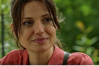 „Mandat für Mai“-Hauptdarstellerin Julia Hartmann über ihre Rolle: „Ich habe lange nach einer modernen Heldin gesucht“ - „Ich glaube, Anwälte fungieren oft als Mediatoren.“ Julia Hartmann spielt Anwältin Mai.