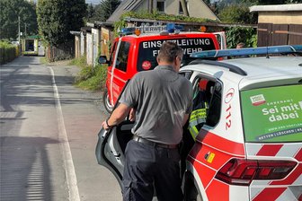 Mann abgestürzt: Rettungseinsatz in Plauen - Ein älterer Mann war Am Helbigplatz in Plauen in einer Klärgrube gestürzt.