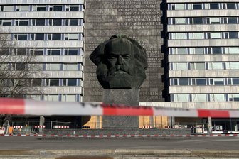 Mann am Marx-Kopf in Chemnitz getötet: „Das bereue ich zutiefst“ - Ende November 2024 wurde ein Mann am Marx-Kopf mit Messerstichen verletzt. Neun Tage später starb er im Krankenhaus.