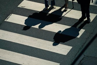 Mann auf Zebrastreifen in Zwickau angefahren und schwer verletzt - 