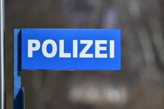 Mann bedroht Frau mit Waffe - Zeugen gesucht - 