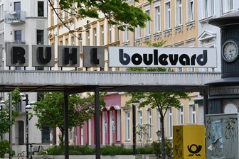 Mann droht mit Messer und brüllt am Brühl - An einem Haus auf dem Brühl kam es am Sonntag zu hitzigen Szenen.