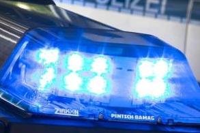 Mann erst mit Waffe bedroht und dann geschlagen -