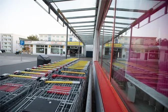 Mann im Plauener Seehaus-Gebiet mit Messer bedroht: Jetzt spricht die Inhaberin des Lottoladens - Lottoladen nahe dem Diska-Markt im Plauener Seehausgebiet: Der Anlass des Streits ist für die Öffentlichkeit noch wie vor unklar.