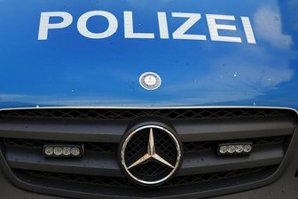 Mann in Frauenkleidern verursacht Unfall - 