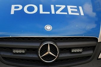 Mann mit Messer bedroht und Geld erpresst -