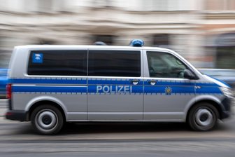 Mann randaliert an Plauener Aral-Tankstelle: Polizei muss anrücken - Die Polizei eilte am Donnerstagabend zu einem Einsatz an eine Tankstelle.