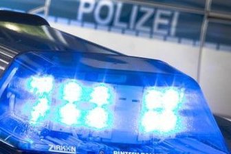 Mann schießt aus Fenster - Luftgewehr sichergestellt - In Reichenbach hat ein Mann am Sonntag mit einem Luftgewehr aus dem Fenster eines Wohnhauses geschossen. Zu diesem Zeitpunkt gingen dort ein Mann und eine Frau mit einem einjährigen Kind vorbei.