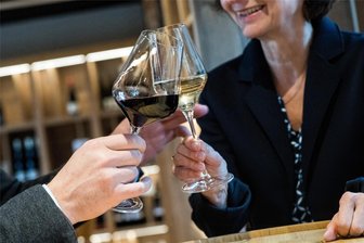Mann sorgt im Café Trömel in Plauen für einen Polizeieinsatz - Zu viel Durst führte jetzt in einem Plauener Kaffeehaus zu einem Polizeieinsatz. Hier ein Symbolbild.