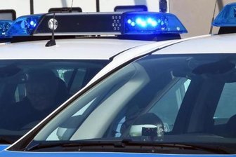 Mann stiehlt in Aue Geldbörse von Laden-Angestellter - Aus der Handtasche einer Angestellten in einem Auer Geschäft hat ein unbekannter junger Mann am Samstag die Geldbörse entwendet.