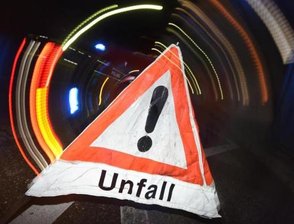 Mann stirbt nach Autounfall in Plauen - 