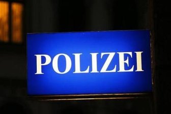 Mann stürzt bei Netz-Suche aus dem Fenster -