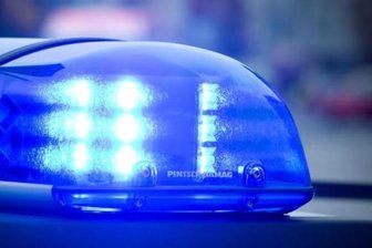 Mann unter Drogen verletzt drei Polizisten und einen Sanitäter - Im Zwickauer Ortsteil Marienthal hat in der Nacht zum Mittwoch ein Mann, der unter Drogen stand, mehrere Menschen verletzt.
