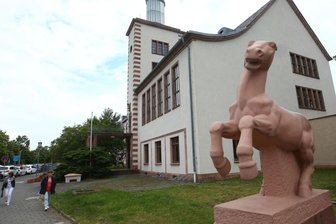 Mann unterschlägt 100 Monatsgehälter - Der Mitarbeiter des Glauchauer Finanzamtes, in dem sich heute das Landratsamt befindet, musste sich wegen Unterschlagung verantworten