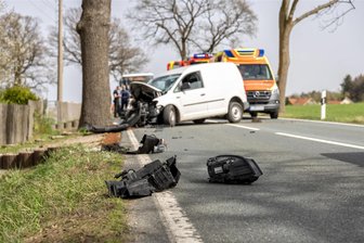 Mann verletzt sich bei Unfall zwischen Falkenstein und Neustadt schwer - Dieses Bild bot sich den Rettungskräften am Montagnachmittag zwischen Falkenstein und Neustadt.