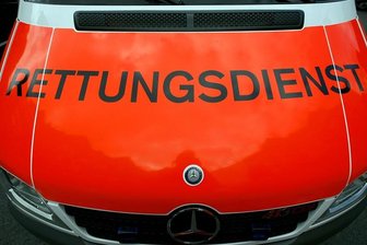 Mann vor Lokal in Zwickau mit Messer verletzt - 