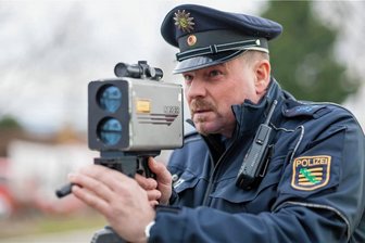 Mann wird in Waldenburg innerorts fast mit Tempo 100 geblitzt - Bei einer Geschwindigkeitskontrolle wurde ein Mann in Waldenburg innerorts fast mit Tempo 100 geblitzt. 