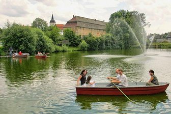 Mannichswalder Dorffest verspricht erst Abkühlung und dann heiße Rhythmen - Gemütlich gondeln – das war einmal. Zum Dorffest am Wochenende steht Stand-up-Paddeln auf dem Programm.