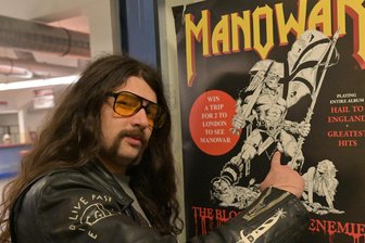 Manowar vor 4000 Zuhörern in der Zwickauer Stadthalle: Das sind die härtesten Fans - Parick Bildhauer hatte für die lauteste Band der Welt vorsichtshalber Ohrstöpsel mitgebracht – brauchte er dann aber doch nicht.