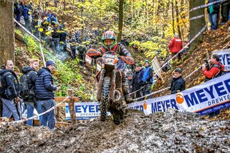 Manuel Lettenbichler, ein Endurokönner aus Oberbayern, begeistert mehr als zehntausend Erzgebirger beim WM-Finale - Der Drebacher Kenny Lötzsch hat seinen Heimatort beim Getzenrodeo nicht nur in der „Kartoffelreibe“ würdig vertreten. Für den Hobbyfahrer war es die 8.Teilnahme beim Kräftemessen mit der Weltelite.
