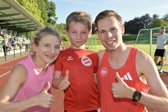 Marathon-Paar Sebastian und Kristina Hendel aus Reichenbach starten mit Sohn beim Stundenlauf in Falkenstein - Sebastian Hendel (rechts) mit Frau Kristina und Sohn Jonathan beim Falkensteiner Stundenlauf.