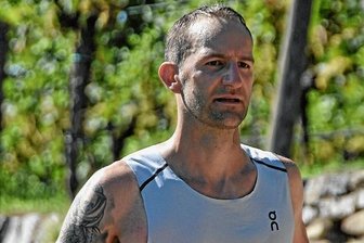 Marathonläufer legt Punktlandung hin - Lee Linewski beim Wachau-Marathon am Sonntag.