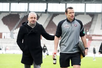 Pavel Dotchev (links) ist ab sofort Cheftrainer des FC Erzgebirge Aue. Er löst den bisherigen Teamchef Marc Hensel (rechts) ab.