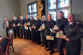 Marcel Richter ist neuer Gemeindewehrleiter in Schöneck - Die neuen Stadt- und Ortswehrleitungen von Schöneck. Dritter von links ist Gemeindewehrleiter Marcel Richter.