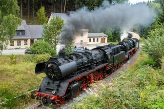 Marienberg: Mit zwei Dampfloks durchs Erzgebirge - Mit zwei Dampfloks bespannt war am Freitagnachmittag ein Sonderzug von Chemnitz nach Marienberg unterwegs.