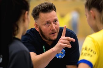 Marienberg setzt in der Handball-Sachsenliga der Damen auf neue Impulse - Nach dem Abschied von Lucie Hribova teilt sich Chris Tippmann den Marienberger Trainerposten mit Kerstin Born. Beim 36:28-Sieg gegen den HV Chemnitz II funktionierte diese Interimslösung gut.