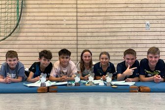 Marienberger Badminton-Talente erkämpfen zehn Medaillen auf Landesebene - Ole Beer, Moritz Dietze, Fabio Langer, Enna Tippmann, Elena Schmidt, Finlay Beer und Arthur Hähnel (v. l.) vom BVM.