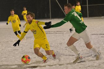 Marienberger Landesliga-Kicker für schwierigen Rückrundenstart gerüstet - Erzielte beim 5:4-Sieg in Thalheim eins der Marienberger Tore: Jonathan Müller (vorn).