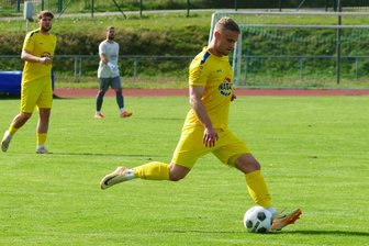 Marienberger Sachsenklasse-Kicker beenden Erfolgsserie des Spitzenreiters - Mit einer präzisen Flanke bereitete Florian Martin den Ausgleich durch Kevin Matthes vor.