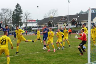 Marienberger Sachsenliga-Kicker werden weiter durchgereicht - Da war die Motor-Welt noch in Ordnung: Danny Gottschalk (links) trifft per Kopf zum 1:0.