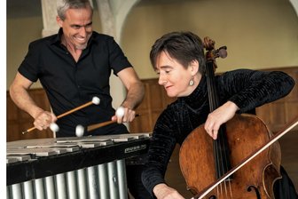 Marienberger Stadtkonzert: Duo lässt Grenzen zwischen Genres und Epochen verschwinden - Anna Carewe und Oli Bott gestalten am Freitag das Marienberger Stadtkonzert.