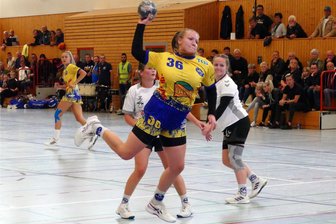 Marienbergs Oberliga-Handballerinnen wahren ihre weiße Weste - Für Kreisläuferin Lisa Rohrlapper standen gegen Klotzsche drei Tore zu Buche.
