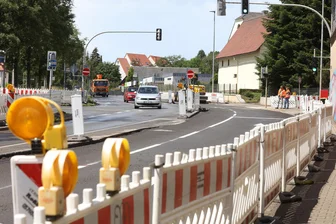 Marienthaler Straße in Zwickau: Was sich am Freitag für Autofahrer ändert - Stadtauswärts ist der Asphalt makellos, jetzt folgt die andere Seite.