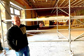 Mario Schmieder bringt neues Leben ins Zentrum von Neuhausen - Unternehmer Mario Schmieder aus Neuhausen: In diesen Räumen plant er auch eine Bäckereifiliale und einen Fleischerladen.