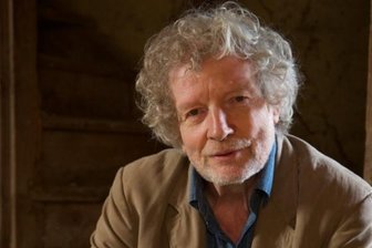 Markante Stimme in Hartmannsdorf - Der Schauspieler, Musiker und Komponist Christian Steyer liest am 9. April in der Gemeindebibliothek in Hartmannsdorf.