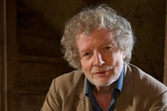Markante Stimme in Hartmannsdorf - Der Schauspieler, Musiker und Komponist Christian Steyer liest am 9. April in der Gemeindebibliothek in Hartmannsdorf.