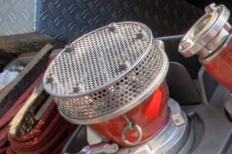 Markersbach: Wer hat der Feuerwehr den "Aschenbecher" gestohlen? - Aus so einem Saugkorb wurde der originelle Aschenbecher einst gebaut, nun ist er weg!