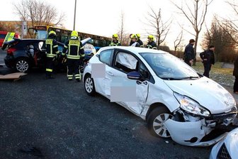 Markersdorf: Drei Fahrzeuge in Unfall verwickelt - zwei Verletzte -