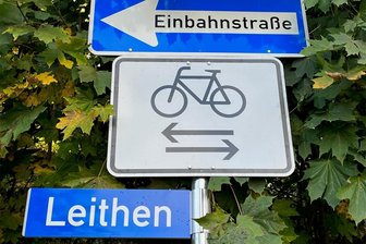 Markneukirchen: Einbahnstraßen-Regelung für Leithen wird überprüft - Der 2023 sanierte Teil der Leithen ist seit vorigem Jahr für Autos eine Einbahnstraße stadteinwärts.