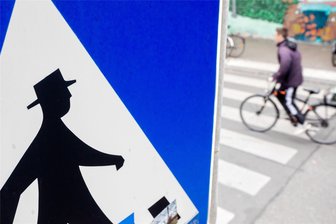 Markneukirchen: Fußgängerüberweg soll LED erhalten - Der Fußgängerüberweg (Symbolfoto) Adorfer Straße in Markneukirchen soll besser beleuchtet werden.