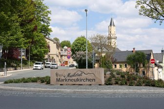 Markneukirchen lädt zur Bürgerwerkstatt ein - Eingangstor zur Stadt: Blick auf den Kreisverkehr Adorfer Straße in Markneukirchen.